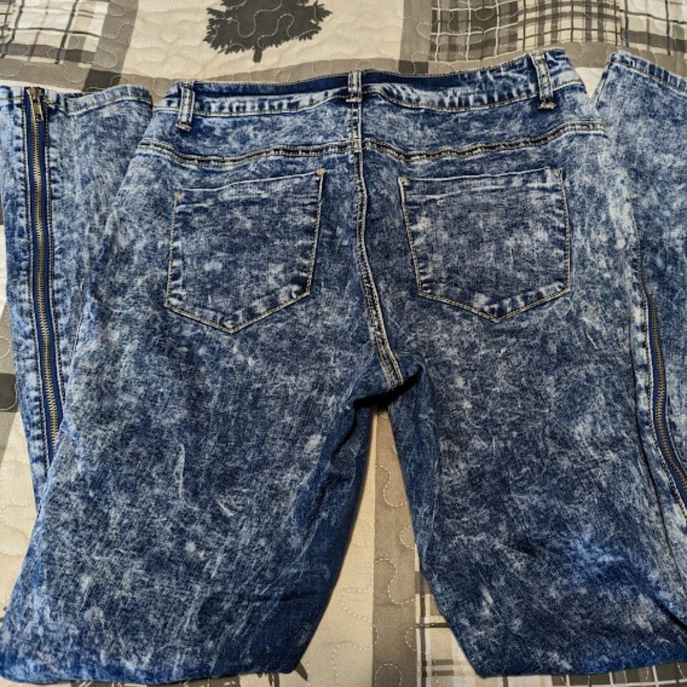 Stone Washed Straight Zipper Leg Jean Size 10